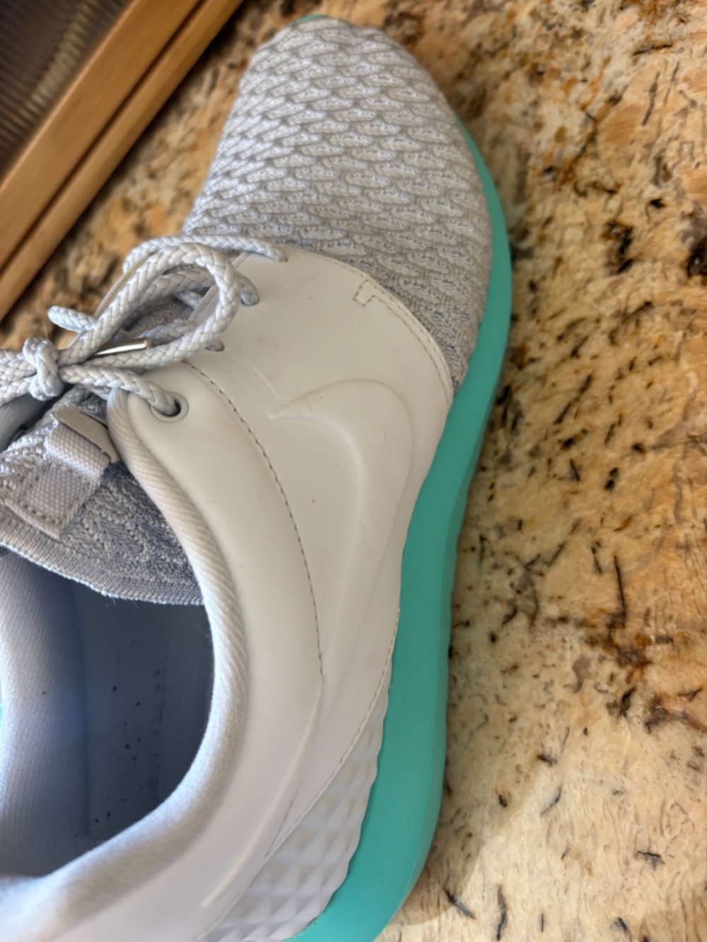 Nike - Picture 3 of 5